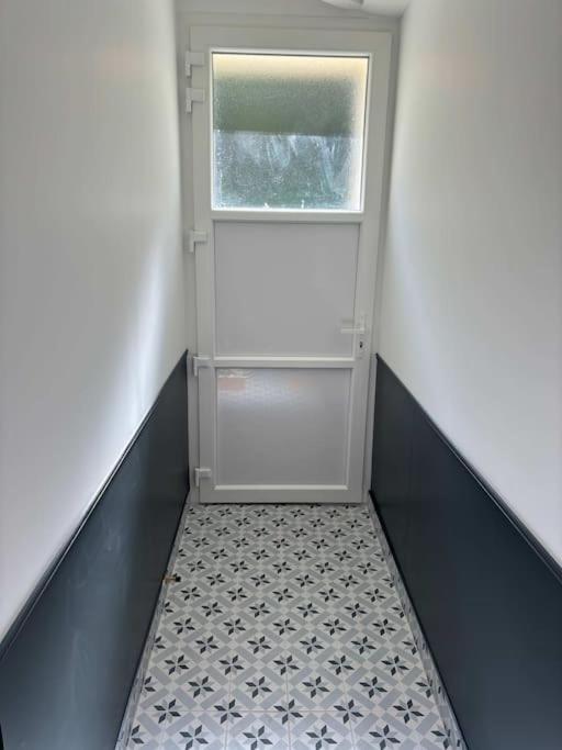 Duplex Parapluies De Cherbourg Netflix Parking Dış mekan fotoğraf