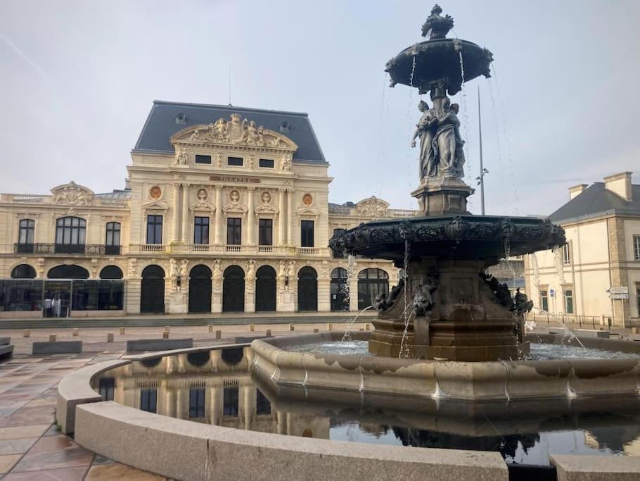 Duplex Parapluies De Cherbourg Netflix Parking Dış mekan fotoğraf