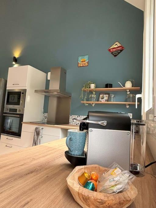 Duplex Parapluies De Cherbourg Netflix Parking Dış mekan fotoğraf